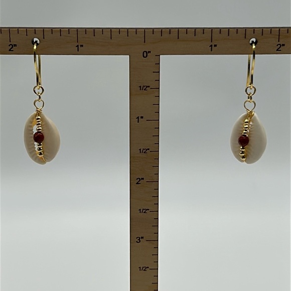 2359- Handmade Shell Dangle Earrings NWT - Picture 5 of 6